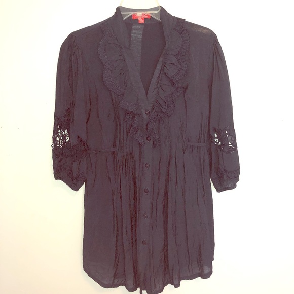 Display Paris Tops - Display Paris 🦋 navy blue embroidered EUC
